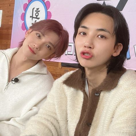 Jeonghan And Scoups, Pledis Seventeen, Seventeen Memes, Seventeen Jeonghan, Hong Jisoo, Joshua Seventeen, Evil Twin, Man Crush Everyday, Mingyu Seventeen