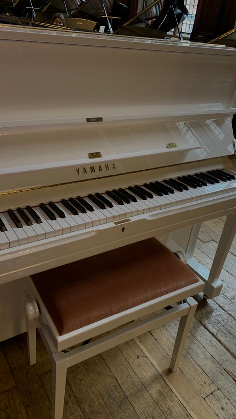 Yamaha White Piano, Yamaha Piano Aesthetic, Piano Room Decor, Popular Piano Sheet Music, Piano Aesthetic, Yamaha Piano, Painted Pianos, Piano Classes, White Piano