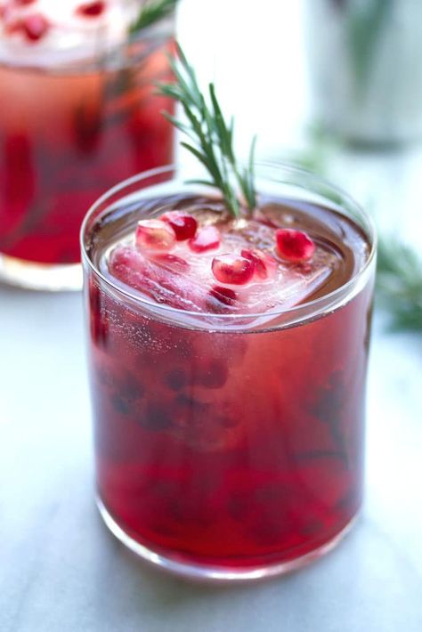 Pomegranate and Gin Cocktail with Rosemary Recipe | We are not Martha Pomegranate Mimosa, Christmas Gin, Rosemary Simple Syrup, Gin Cocktail Recipes, Healthy Holidays, Pomegranate Juice, Christmas Cocktails, Gin Cocktails, Christmas Drinks