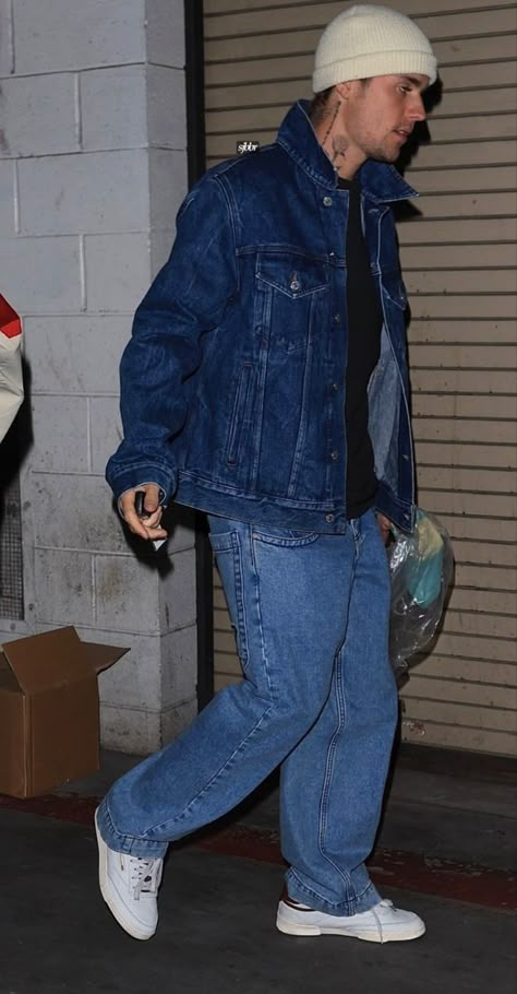 Jean Jacket Outfits Men Street Styles, Beanie Outfit Men, Blue Denim Jacket Outfit, Justin Bieber Outfits, Lighting Photo, Beanie Outfit, Denim Street Style, Jeans Street Style, Denim Jacket Outfit