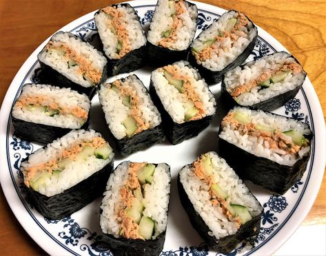 Amysdeliciousdiscoveries: Salmon Musubi Salmon Musubi, Rice And Seaweed, Delicious Discoveries, Musubi Recipe, Boyfriend Food, Steamed Sweet Potato, Miso Salmon, Flaked Salmon, Leftover Salmon