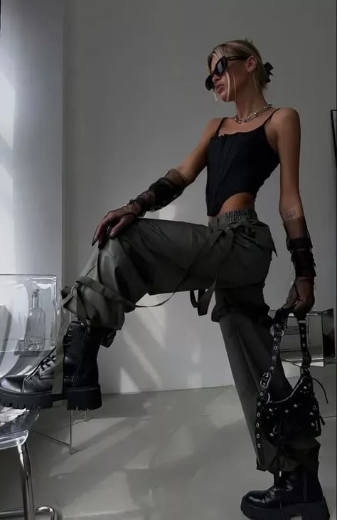 How to Get Tomboy Femme Style - TikTok Trend Watch 2024 Techno Inspired Outfit, Rave 2024 Outfits, Techno Style Outfit, Cold Weather Rave Outfits, Rave Looks Outfit, Techno Aesthetic Outfit, Futuristic Outfit Ideas, Rave Outfits Techno, Techno Outfit Rave