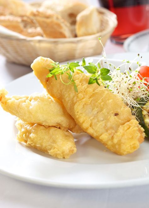 Tempura clown fish with vegetables Vegan Tempura Batter, Vegan Tempura, Tempura Batter Recipe, Tempura Recipes, Tempura Fish, Chicken Tempura, Recipe For Fish, Gluten Free Asian Recipes, Gluten Free Asian