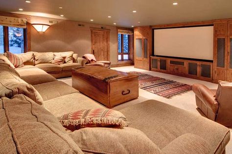 Movie Room Casa Clean, Home Cinema Room, Sala Grande, Audio Room, Home Theater Rooms, Home Theater Design, Comfy Couch, Cinema Room, Projector Screen