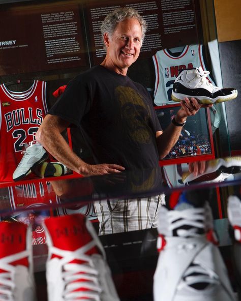 Happy Birthday to the 🐐, Tinker Hatfield! 📷 Chris Ryan/Corbis via Getty Images Chris Ryan, Shoe Wall, Nike Air Jordan Shoes, Air Max Day, Tinker Hatfield, 90s Hip Hop Fashion, Air Jordan Shoes, Boutique Design, Hip Hop Fashion