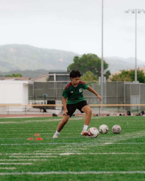 training cause the grind don’t stop | @josh.candelaria_20 #kvnmedia #kvnmediaofficial #sony #sonyalpha #sonya6100 #70200mmf28 #70200gm #gilroy #gilroyphotographer #photographer #photography #sports #sportsphotography #soccer #joshcalendaria Soccer Photography Action, Christmas Couple Photos, Soccer Photography, The Grind, Sony Alpha, Christmas Couple, Sports Photography, Photographer Photography, Soccer