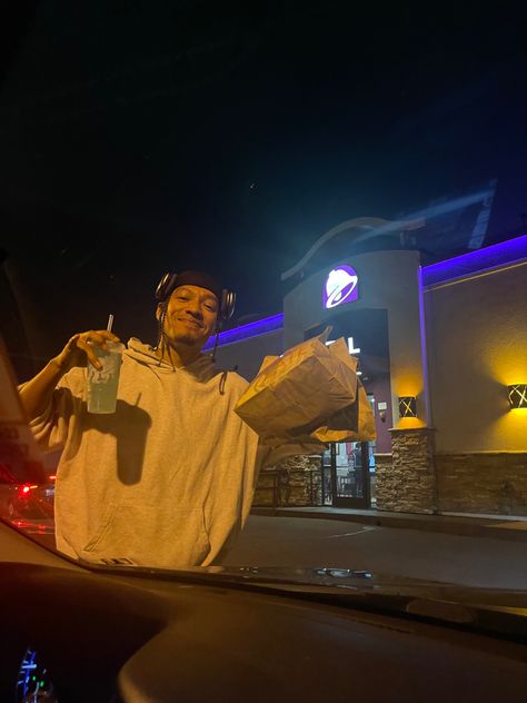 Late night couples Taco Bell fashion December outside winter Los Angeles fashion Kieran Core, Late Night Taco Bell Aesthetic, Taco Bell Astetic, Taco Bell Aesthetic, Working At Taco Bell, Taco Bell Drive Thru, Taco Bell Aesthetic Food, Retro Taco Bell, 80s Taco Bell