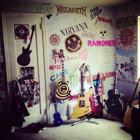 10 Cool And Fun Grunge Bedroom Ideas | Home Design And Interior Sala Grunge, Emo Bedroom, Teenage Girl Room Ideas, Bedroom Aesthetic Grunge, Punk Bedroom, Casa Rock, Rock Bedroom, Grunge Room Ideas, Emo Room