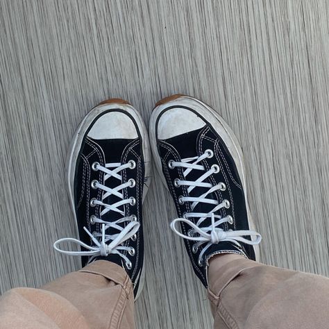 #shoes #converse #runstar #rumstarhike #aestehtic #cute #straykids #skz #skzshoes #stay #black #white #explore #explorepage #fashion #style #outfit Run Star Hike, Chuck Taylor Sneakers, Converse Sneaker, Photo Dump, Converse, Hiking, Running, Stars, Sneakers