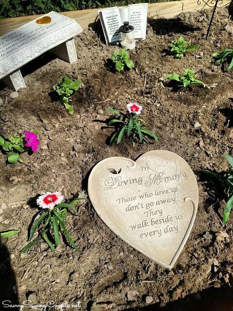 Memorial Outdoor Ideas, Memorial Planter Ideas, Small Memorial Garden Ideas Diy, Memorial Garden Ideas Diy Flower Beds, Outdoor Memorial Garden, Diy Memorial Garden Ideas, Memorial Tree Ideas Diy, Memorial Corner In House, Memory Garden Ideas Diy Memorial