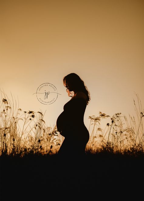 Silhouette Maternity Sunset Wildflowers Boho Golden Hour Photoshoot Natural Maternity Photos, Silhouette Maternity, Fall Maternity Shoot, Sunset Maternity Photos, Boho Maternity Photos, Maternity Silhouette, Golden Hour Photoshoot, Maternity Photography Poses Outdoors, Outdoor Maternity Photos