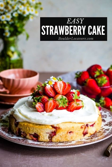 Buttercream Cream Cheese Frosting, Summer Cake Recipes, Strawberry Cake Easy, One Layer Cakes, Summer Cake, Strawberry Dessert Recipes, Strawberry Cake Recipes, Recipe Cake, Healthy Cake Recipes