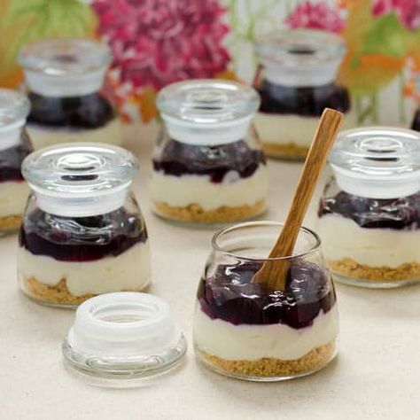 Blueberry Cheese Pie, Cream Cheese Pies, Blueberry Cream Cheese Pie, Desserts In Jars, Cream Cheese Pie Recipes, Blueberry Recipe, Desserts In A Jar, Jar Desserts, Cream Cheese Pie