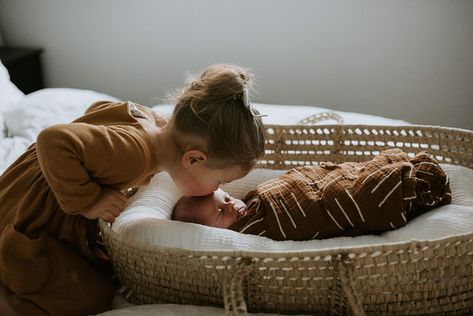 Lifestyle Newborn Photography Moses Basket, Newborn Photos In Moses Basket, Newborn In Moses Basket, Newborn In A Basket, Newborn Photos Moses Basket, Simple Newborn Photos With Sibling, Moses Basket Newborn Photos, Newborn In Basket Photography, Newborn Basket Photography