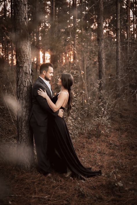 Black Tie Anniversary Photos, Romantic Anniversary Photoshoot, Anniversary Photo Shoot In Wedding Dress, Anniversary Poses For Couples, 20 Year Anniversary Photo Shoot Ideas, Anniversary Pictures Couples 20 Years, 10 Year Anniversary Photos, Winter Formal Photoshoot Ideas, 25th Anniversary Picture Ideas