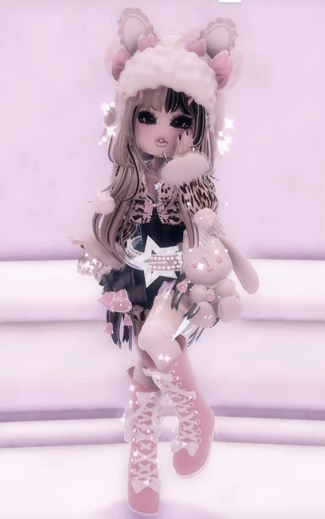 Royal High Pink Outfit, Royale High Basic Outfits, Starlight Royale High, Royale High Crop Top Hack, Royale High When I Grow Up, Pastel Royale High Outfits, Emo Rh Outfits, Kawaii Rh Outfits, Royale High Outfits Coquette