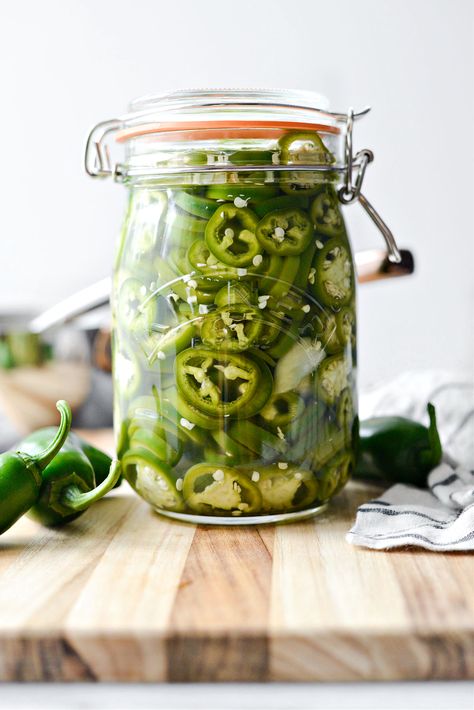 Easy Homemade Pickled Jalapeños Fermented Jalapeños, Pickled Jalapenos Recipe, Pickled Jalapenos, Big Jar, Pickling Jalapenos, Cheesy Potatoes, Distilled White Vinegar, Minestrone, Canning Recipes