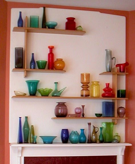 pretty glass display i kind of hope these are super glued down or something Glassware Display Ideas, Glassware Display, Colorful Vases, Glass Shelves Decor, Modern Living Room Design Ideas, Colored Glass Vases, Colored Glass Bottles, Shelves Display, Modern Living Room Design