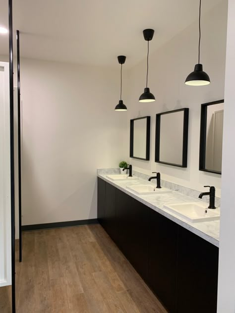 Wood floor, black cabinets, white counter tops and sinks, black fixtures and black mirrors. Venue Bathroom Ideas, Wedding Venue Bathroom Ideas, Wedding Venue Bathroom, Black And White Washroom, White Washroom, Venue Bathroom, White Poplar, Farm Property, Events Place