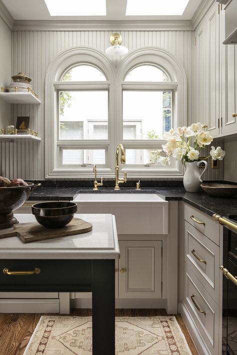 English Cottage Kitchen — KAT LAWTON INTERIORS Modern Georgian Interiors Kitchens, Modern English Kitchen Design, Traditional Interior Kitchen, Federal Style Kitchen, Traditional Kitchens 2023, Victorian Interior Design Kitchen, Historical Bathroom Ideas, Gilded Age Kitchen, Old English Cottage Kitchen