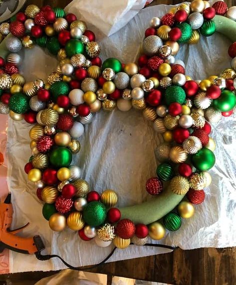 Mickey Ornament Wreath, How To Make Mickey Mouse Ornaments, Disney Christmas Wreath Diy, Mickey Wreath Diy, Disney Wreath Diy, Mickey Mouse Christmas Decorations, Diy Disney Ornaments, Disney Christmas Decorations Diy, Mickey Mouse Christmas Wreath