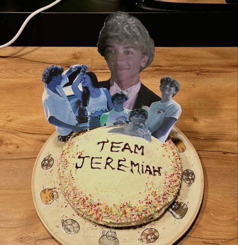 Jeremiah tsitp the summer I turned pretty l’été où je suis devenue jolie crush gâteau cake décoré evening soir Tsitp Jeremiah, 14th Birthday Cakes, Happy Birthday 18th, Funny Birthday Cakes, 19th Birthday, 14th Birthday, Pretty Birthday Cakes, Cakes For Men, 17th Birthday