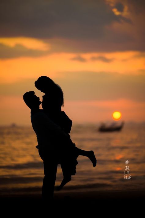 Proposal Silhouette, Hotel Room Pics, Zanzibar Wedding, Preshoot Ideas, Sunset Couple Photography, Beach Pre Wedding, Sunrise Couple, Couple Pic Hd, Pre Wedding Photoshoot Beach