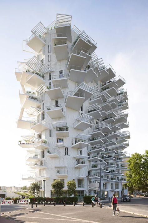 sou fujimoto's 'white tree' in montpellier photographed by nils koenning Sou Fujimoto Architecture, Sou Fujimoto House, Box Architecture, Urban Design Architecture, Sou Fujimoto, Types Of Architecture, Apartment Architecture, Architecture Design Concept, Amazing Buildings