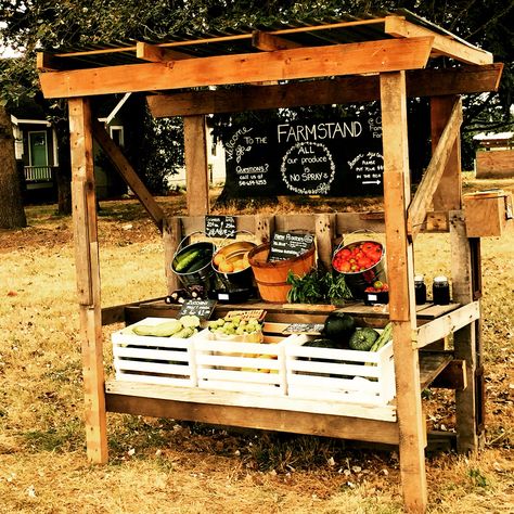 Cain Family Farm self serve stand Farm Market Ideas, Farmers Market Stand, Farmers Market Display, Produce Stand, Vegetable Stand, Cut Flower Farm, Market Stands, Vivienne Files, Farm Gate