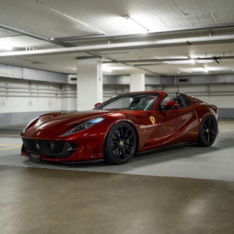 Cars With Open Roof, Car With Open Roof, Ferrari 812gts, Open Roof Car, Ferrari Models, Ferrari 812 Gts, Ferrari V12, Open Car, Ferrari 812 Superfast