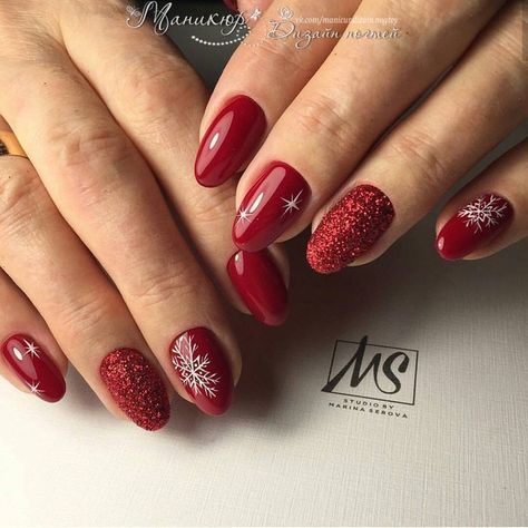 Holiday Nails Red, Red Almond, Christmas Gel Nails, Nail Design Inspiration, Seasonal Nails, Nails Red, Christmas Nails Acrylic, Nail Designs Glitter, Xmas Nails