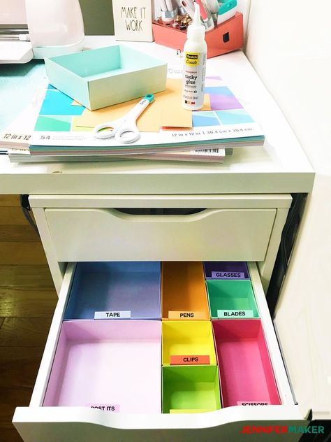 Cricut Organization Ideas, Aesthetic Drawer, Cricut Organization, Desk Drawer Organisation, Vinyl Pantry Labels, Ikea Alex Desk, Organizing Closet, Diy Drawer Dividers, Diy Drawer Organizer