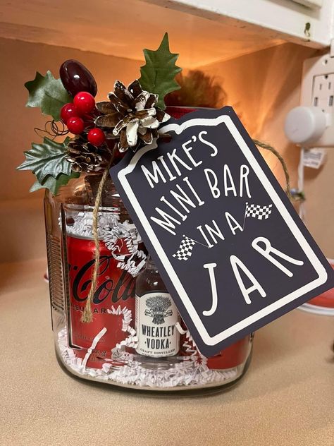 Fireball Mini Bottle Gift Ideas, Mini Alcohol Bottles Gifts Christmas, Mini Liquor Bottle Gifts, Christmas Gifts With Mini Liquor Bottles, Diy Mini Liquor Bottle Gifts, Mini Liquor Bottle Gift Ideas, Mini Alcohol Bottles Gifts, Booze Bouquet Mini Liquor Bottles, Alcohol Basket