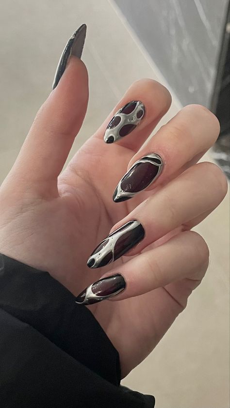 Chrome Aura Nails, Reputation Nails, Luv Nails, Aura Nails, Witch Nails, Punk Nails, Goth Nails, Grunge Nails, Lines On Nails