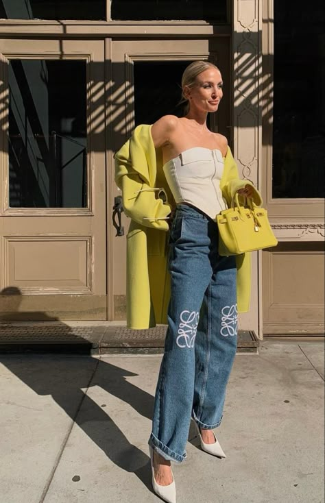 Loewe Jeans Outfit, Buggy Jeans, Vogue Fashion Trends, Nba Fits, Tube Top Outfit, Tube Top Outfits, Aesthetic Vogue, Loewe Anagram, Leonie Hanne