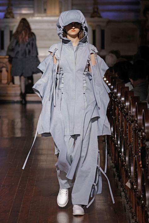 Academy of Art University Fall 2022 Ready-to-Wear Collection Mirella Bee Pattern, Academy Of Art University, Waste Clothing, Victorian Corset, Art University, Fall 2022, Fashion Show Collection, Fashion Essentials, Colorful Fashion