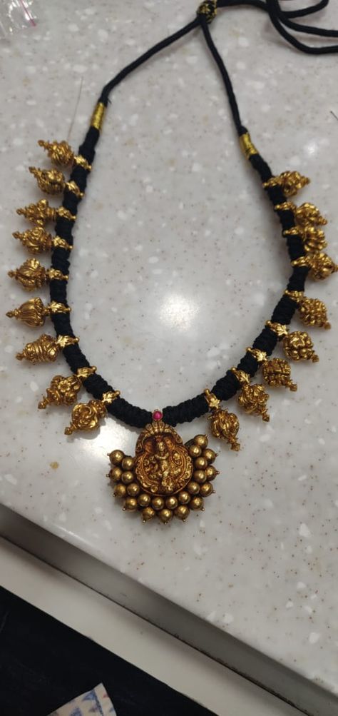 Antique nagar pendant and kaai Maalai in black thread Thread Jewellery Gold, Black Thread Jewellery Indian, Black Thread Gold Jewellery, Gold Beds, Black Thread Necklace, Pearl Earrings Designs, Temple Jewellery Earrings, Temple Jewelry Necklace, Black Beads Mangalsutra Design