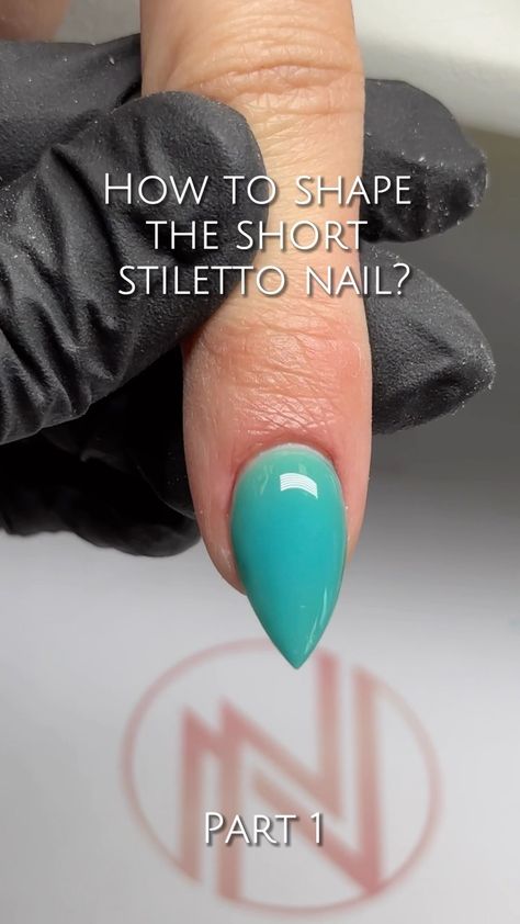 𝐇𝐨𝐰 𝐭𝐨 𝐬𝐡𝐚𝐩𝐞 𝐭𝐡𝐞 𝐒𝐡𝐨𝐫𝐭 𝐒𝐭𝐢𝐥𝐞𝐭𝐭𝐨 𝐍𝐚𝐢𝐥? ( Part 1) 👉 technic by educator: @nailsbynancyb Products use 💥 stiletto tips 💥 80/80 nail file 🛒🛒🛒 www.nbnailworld.com #nails #explore #stiletto #stilettonails #nailshapes #shortnails #nailhacks #nailsofinstagram #nail #nailschool | NB Nail World | Mila J · Kickin’ Back Short Stellos Nails Design, Short Stiletto Nails Designs, Short Pointy Nails, Mila J, Short Stiletto Nails, Short Stiletto, Stiletto Nails Short, Finger Hands, Pointy Nails