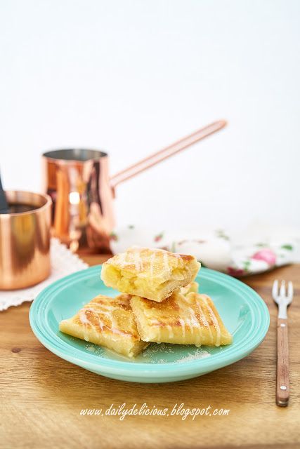 dailydelicious: Thai Banana Roti: Sweeten you day with sweet desse... Roti Thai, Banana Roti, Thai Banana, Thai Dessert, Fried Dough, Rice Bran Oil, Dough Bowl, Chocolate Sauce, Sweetened Condensed Milk