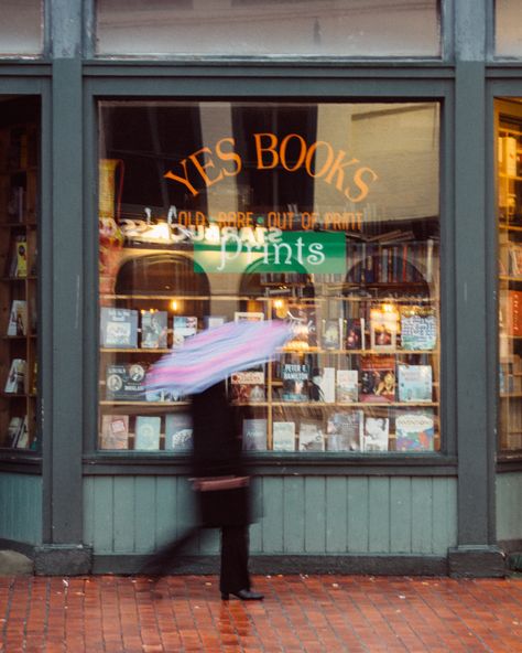 https://flic.kr/p/UADMXj | Yes Books, Rainy Day | Passing by a bookstore on a rainy spring day. Raincore Aesthetic, Cozy Rain, Rainy Spring Day, Rainy Spring, Summer Bucket Lists, Day Book, Summer Bucket, Famous Books, Book Store