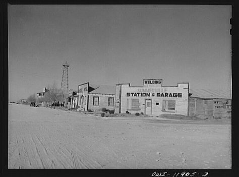 8. This is what the town of Hobbs looked like in 1942. Towns like Hobbs... 1940s Mexico, Hobbs New Mexico, New Mexico Snow, Earthships Taos New Mexico, Old Town Albuquerque New Mexico, Mexico Old Pictures, New Mexico History, Hobbies For Adults, Moreno Valley