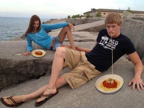 How to eat spaghetti Drawing Ideas Easy For Teens, Funny Couple Poses, Couple Poses Drawing, Image Couple, Funny Poses, Funny Couple, 웃긴 사진, Poses References, Funny Couples