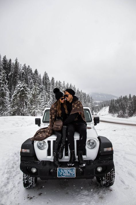 Fashion blogger mia mia mine doing a cute couples photoshoot in the snow in jackson hole. #couplegoals #cutecouples #jacksonhole Couple Date Night Outfits, Chanel Combat Boots, Maria Vizuete, Snow Photos, Mia Mia Mine, Apres Ski Style, Snow Photoshoot, Vinyl Leggings, Mia Mia