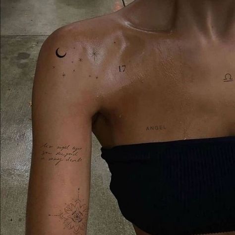 Shoulder Tattoo Fine Line, Small Tattoos Arm, Word Tattoos On Arm, Line Tattoo Arm, Tattoos Shoulder, Aesthetic Tattoo Ideas, Tattoo Fine Line, Drawing Styles, Shoulder Arm Tattoos