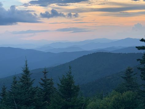 Your Guide to One Day in Great Smoky Mountains National Park Tn Mountains, Yosemite Sequoia, Smokey Mountains National Park, Grand Staircase Escalante, Painting Reference, Gatlinburg Tennessee, Kings Canyon, North Cascades, Great Smoky Mountains National Park