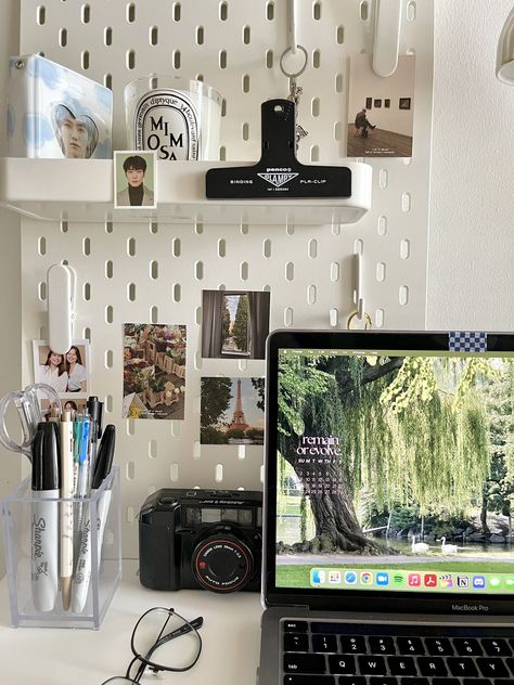 Dormitory Kitchen, Bathroom Wall Shelf, Ikea Pegboard, Cozy Desk, Study Desk Decor, Wall Hanging Storage, Desk Inspo, Dekorasi Kamar Tidur, Board Wall