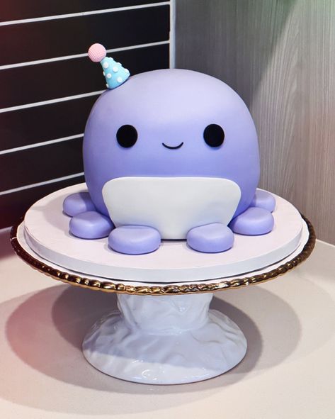 Squishmallow Octopus Cake It’s always fun receiving an order for something I’ve never made before. Thank you Mel! Hope your little one was excited to see her cake 💗💗💗 Cake drum • @cakebonofficial Fondant • @wiltoncakes Food gel • @chefmaster @colour.mill Everything else! • @heb . . . . . . #cake #sanantonio #sanantoniosmallbusiness #sanantoniocakes #sanantonioeats #sanantonioevents #sanantoniofood #sanantoniofoodie #sanantoniobaker #bakedsa #bakery #foodie #food #cakeoftheday #cakeofi... Squishmallow Birthday Party Ideas Food, Squishmallow Party Food, Squishmellow Cake Ideas, Squishmallow Birthday Cake Ideas, Sqishmelow Cake, Squishmallows Birthday Cake, Squishmallows Cake, Drum Birthday Cakes, Squishmallow Cake