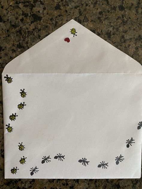 Envelope Art Flowers, Doodles On Envelopes, Decorated Envelopes Creative, Envelope Drawing Doodles, Envelope Decorating Ideas, Envelope Decoration Ideas, Envelope Doodle, Ideas Cartas, Montessori Lessons