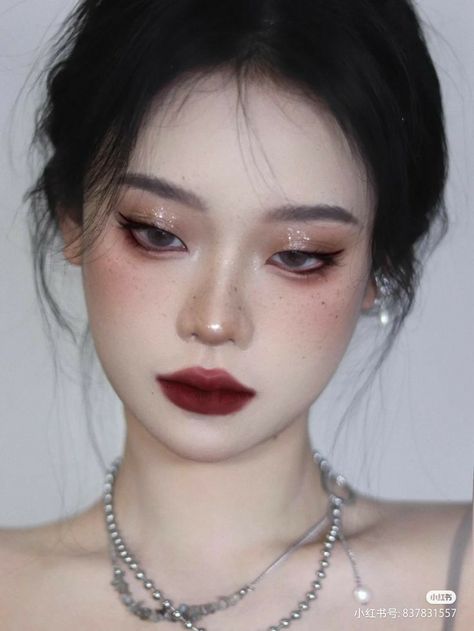 Mata Hooded, Maroon Makeup, Makeup Kawaii, Futuristic Makeup, Makeup Asian, Asian Makeup Looks, Chinese Makeup, Doll Eye Makeup, Ulzzang Makeup