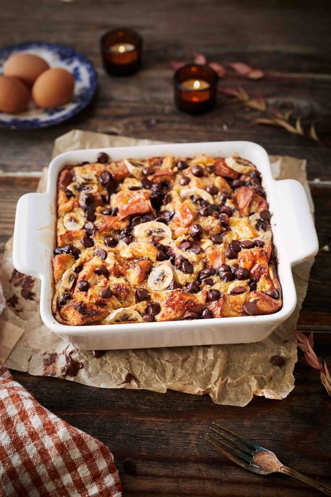 Chocolate Banana Bread Pudding Traditional Bread Pudding, Blueberry Crisp Recipe, Banana Bread Pudding, Banana Butter, Chocolate Bread Pudding, Comfort Desserts, Bread Pudding Recipe, Fine Dining Recipes, Chocolate Bread